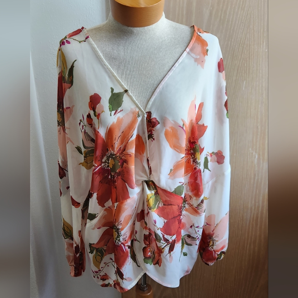 Sheer Floral Vneck Blouse Size M